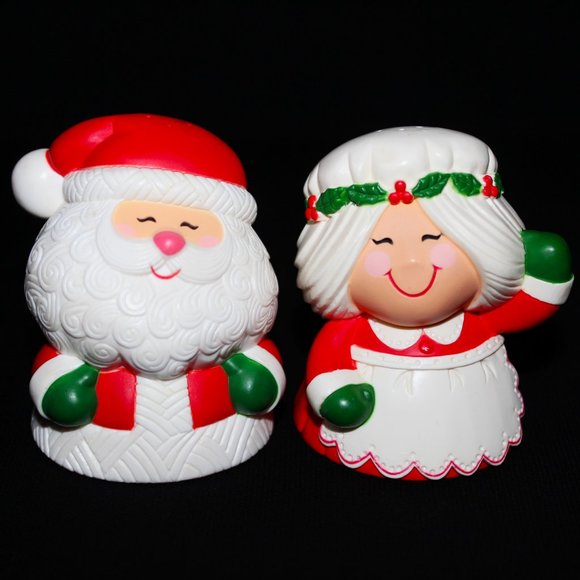 Pair of Charming Gingerbread Boy & Girl Christmas Mugs | Vintage Glass Mugs - Picture 10 of 13